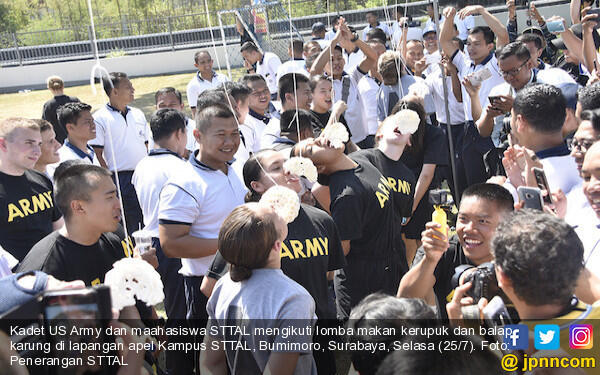 Ketika Tentara Amerika Lomba Makan Krupuk dan Balap Karung