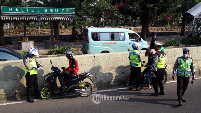 Sudah Dijaga Polisi, Puluhan Pemotor Masih Nekat Terobos JLNT Casablanca