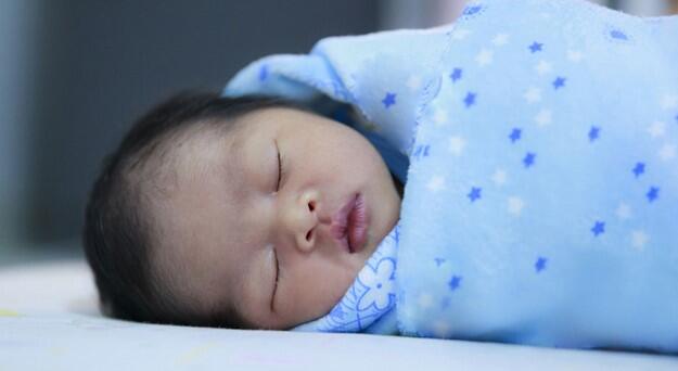 Pertolongan pertama ini yang perlu diberikan saat anak demam!