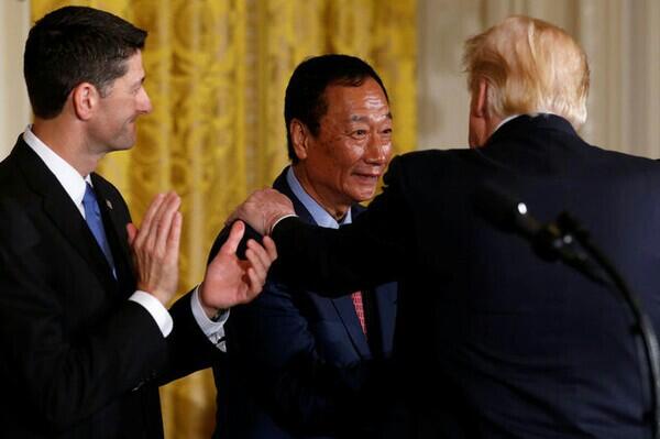 Donald Trump Semringah Bos Foxconn Janjikan Rp 130 Triliun