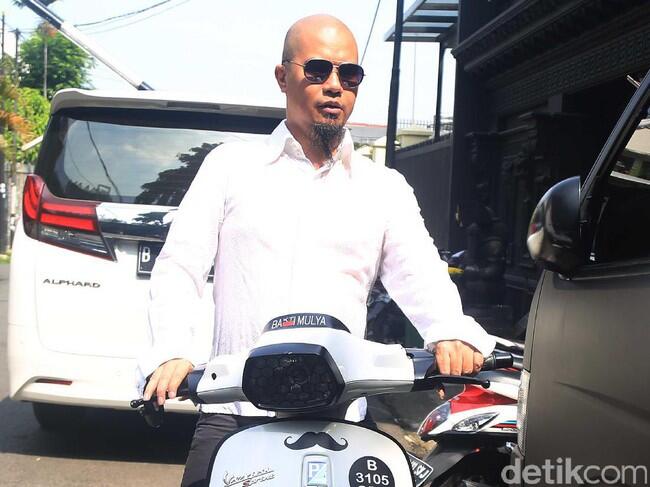 Belum Lunasi Utang ke Pedagang Pasar, Ahmad Dhani Berkicau Soal Dana Haji