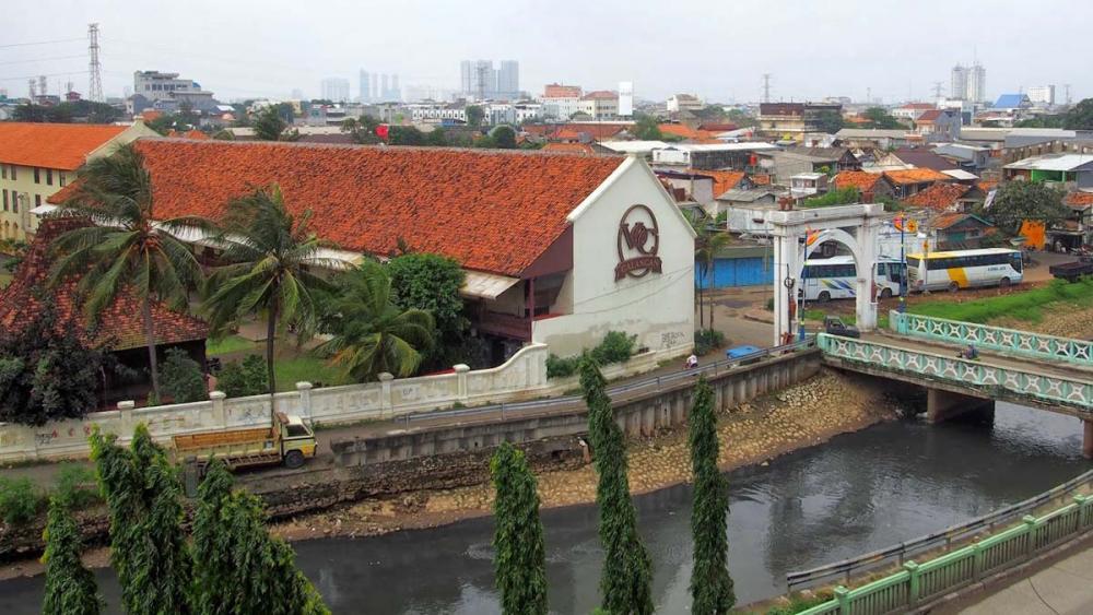 YANG TAK BIASA DARI JAKARTA