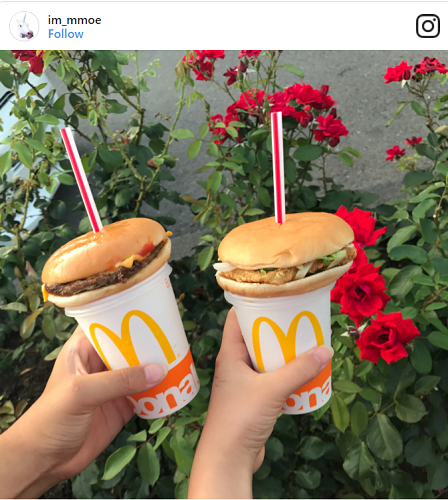 Ini Tren Baru Makan Burger ala Orang Jepang