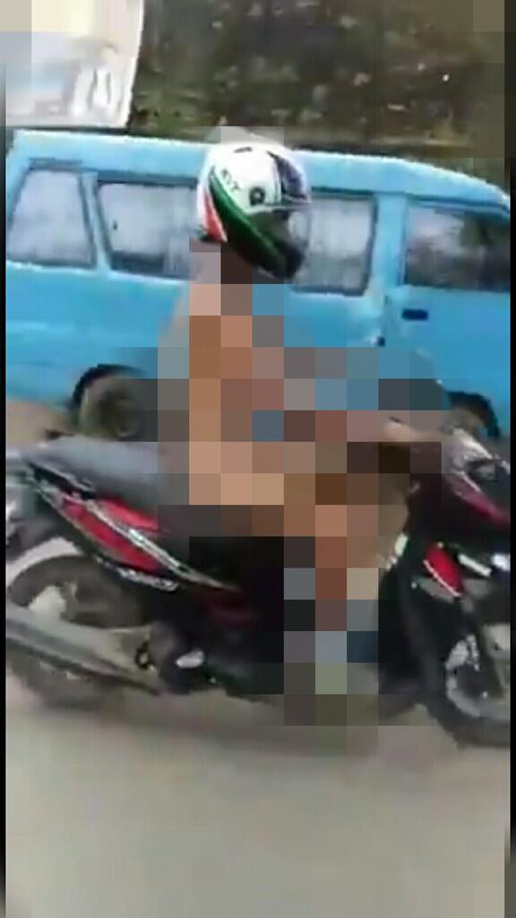 Viral, PNS di Tana Toraja Telanjang Naik Motor