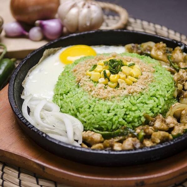 Nasi Goreng dengan Warna-warni yang Meriah