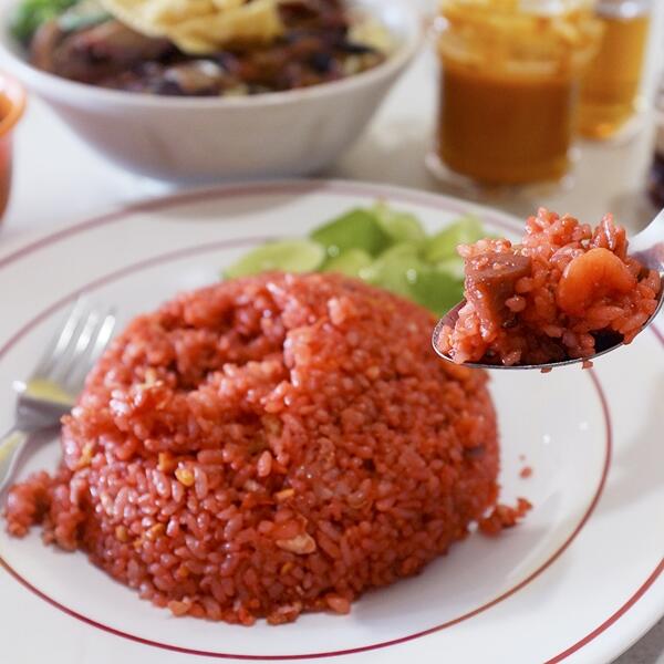 Nasi Goreng dengan Warna-warni yang Meriah