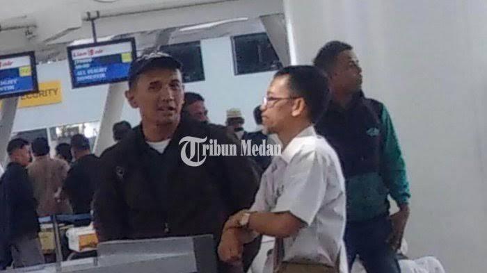 Gempar ! Mantan Gubernur Berstatus Napi Keluyuran di Bandara