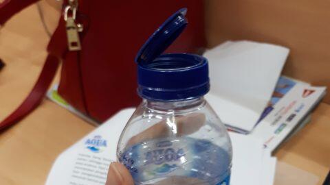 Konsumen Curiga Pada Tutup Botol AQUA,ini Cara Aqua Menanganinya