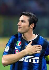 PESEPAK BOLA PENERIMA KARTU TERMINIM DARI WASIT !