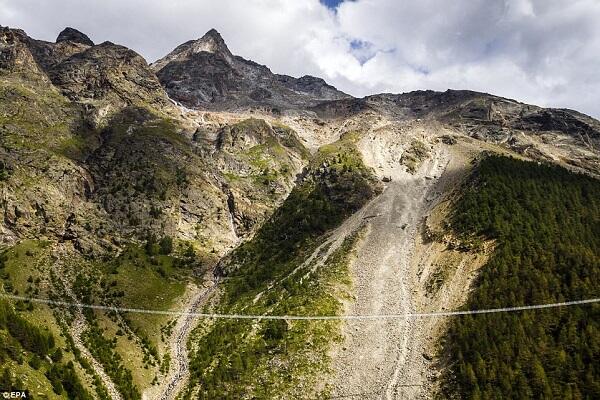 Begini Penampakan Jembatan Gantung Terpanjang Bagi Pejalan Kaki di Swiss