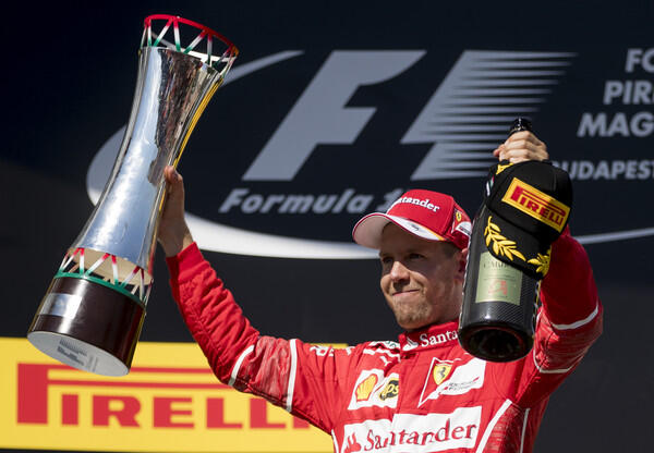 Juara di Hungaroring, Vettel Jauhi Hamilton