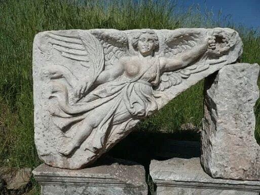 NIKE ( Sebuah Mitologi )