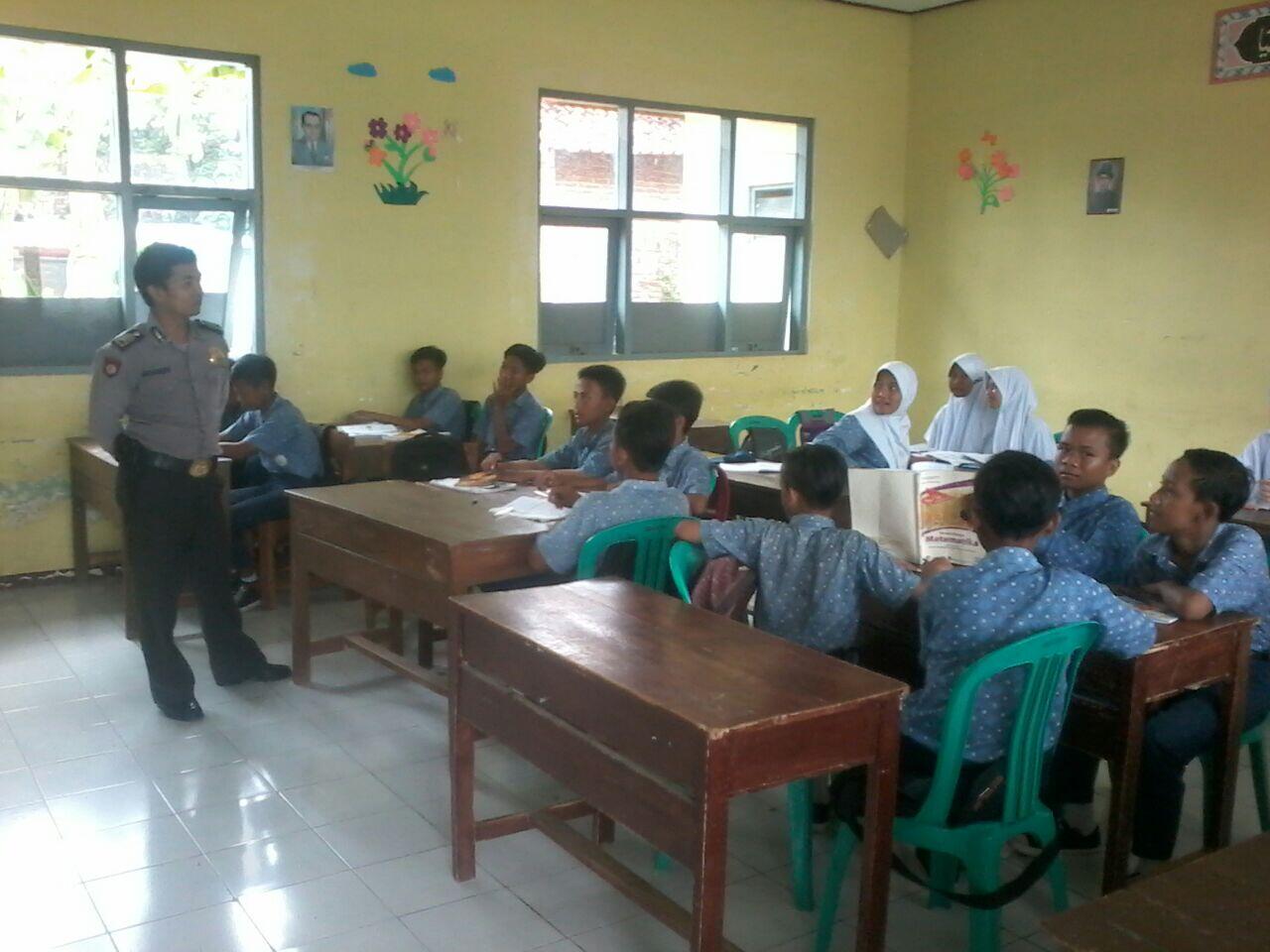 Anggota Polsek Pasawahan Berikan Peyuluhan Bahaya Narkoba Kepada Pelajar
