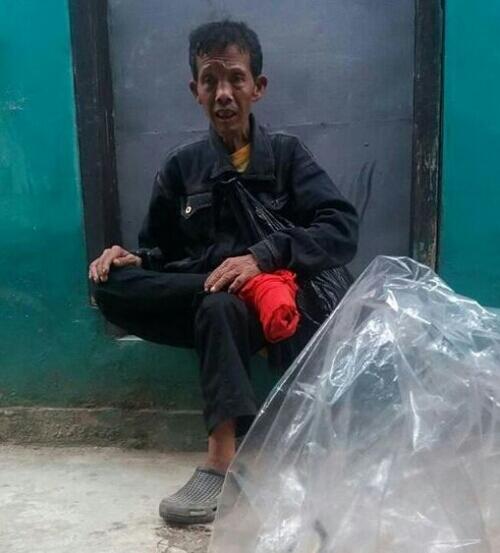 Menderita Penyakit Parah dan Hidup Sendirian, Kisah Penjual Kripik Ini Bikin Terharu