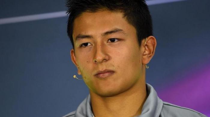 Rio Haryanto Posting Foto Bareng Wanita Saat Kondangan.