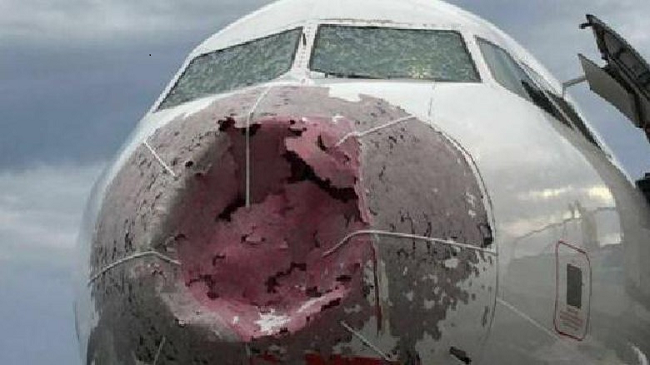 Seram! Begini Penampakan Pesawat yang Rusak Setelah Hujan Es di Turki