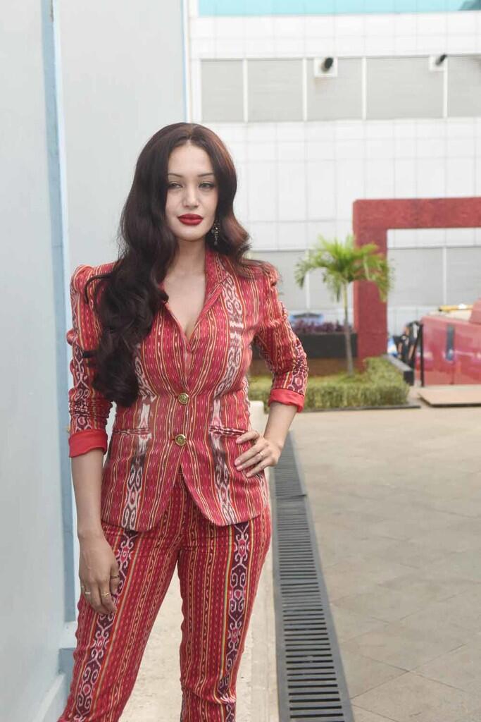 Eufrasia Vieira, Mirip Angelina Jolie nih gan