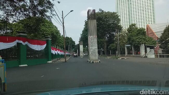 Nyasar di Simpang Semanggi, Habiburokhman: Kayak Jembatan Kampung