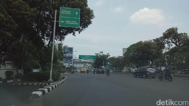 Nyasar di Simpang Semanggi, Habiburokhman: Kayak Jembatan Kampung