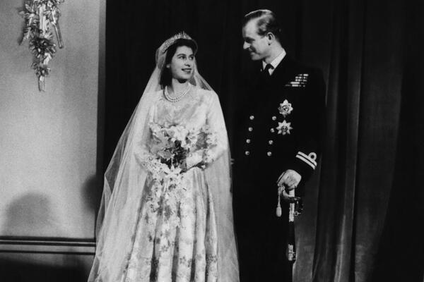 Berawal Dari Sahabat Pena, Kisah Cinta Pangeran Philip dan Ratu Elizabeth II