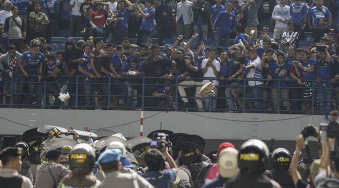 10 Suporter SepakBola Terusuh Di Dunia