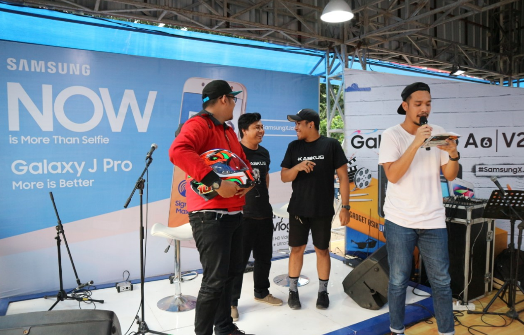 &#91;Field Report&#93; Yuk..lihat keseruan kaskuser di Booth Samsung x Jakcloth