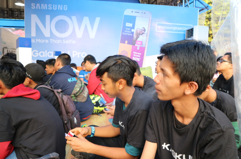&#91;Field Report&#93; Yuk..lihat keseruan kaskuser di Booth Samsung x Jakcloth