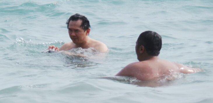 Waduh Ahok Plesiran ke Pantai Beneran Gak Nih?