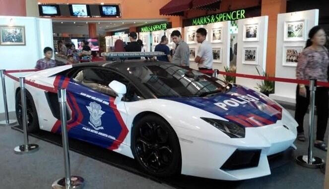 Mengintip Deretan Mobil  Dinas Sport  Kepolisian Indonesia  