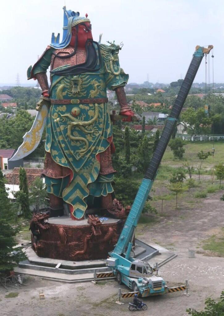 Patung Raksasa di Kelenteng Tuban Ternyata Belum Kantongi Izin
