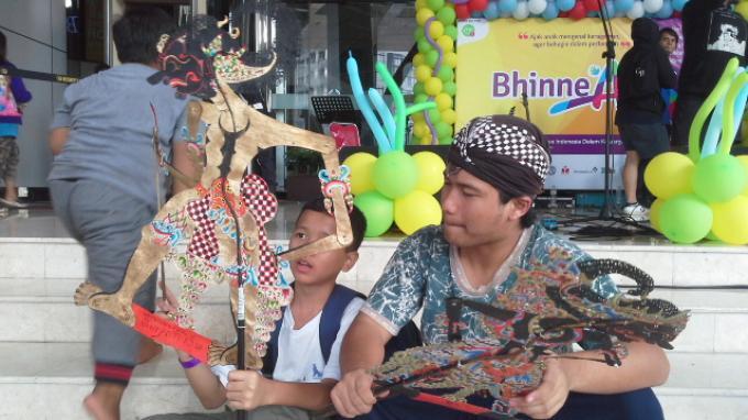 Gibran Papadimitriou, Anak Nia Dinata yang Cintai Wayang