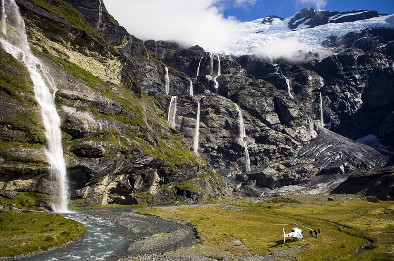 MENYINGGAHI BERBAGAI LOKASI FILM THE HOBBIT TRILOGY DI NEW ZEALAND