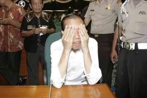 Ekonomi Jatuh Karena Jokowi Terlalu Percaya Diri