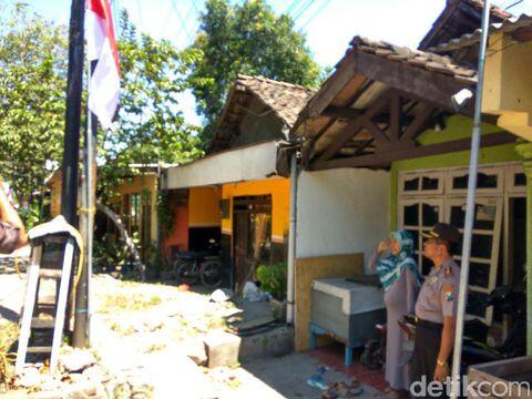 Pasang Bendera Terbalik, Seorang Ibu Hamil di Sidoarjo 'Dihukum'