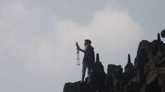 Waduh! Pengunjung Foto Selfie Panjat Stupa Candi Borobudur, Biar Kekinian?