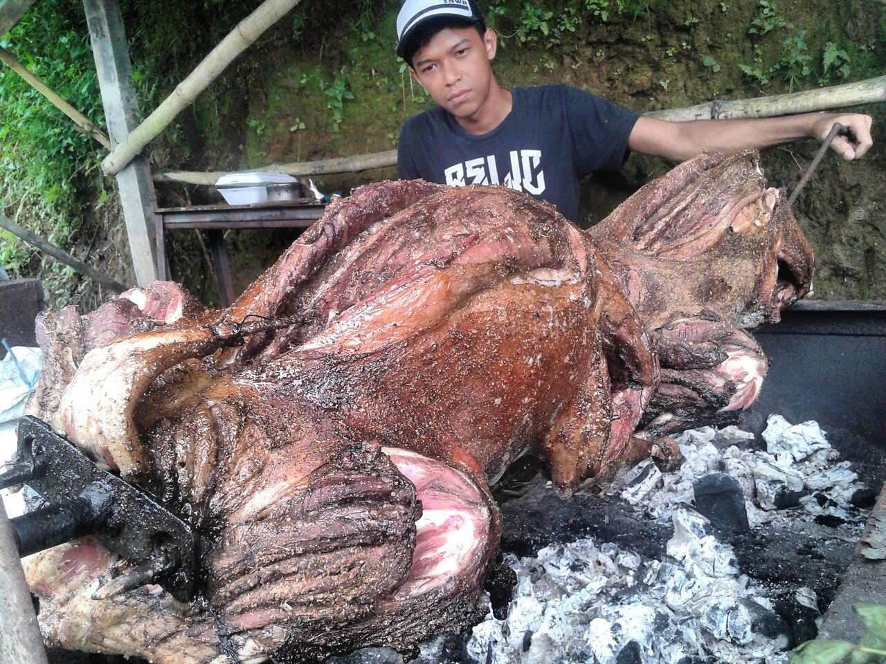 tanpa disadari kambing guling menjadi makanan paling dicari di acara nikahan