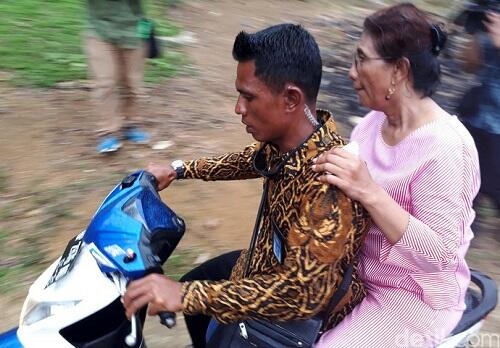 Dibonceng Motor, Menteri Susi Blusukan ke Desa Nelayan