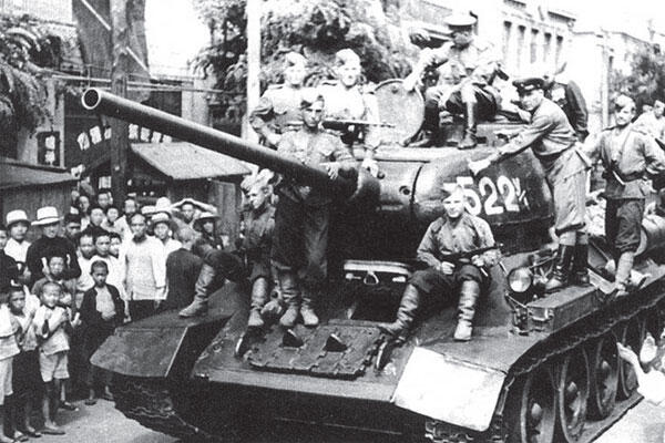 1945: Stalin Umumkan Perang