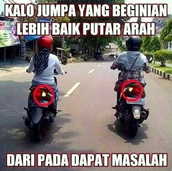 &#91;Emak Emak Lagi&#93; Boncengan Tiga, Satu Keluarga Tewas Tertabrak KA Sritanjung