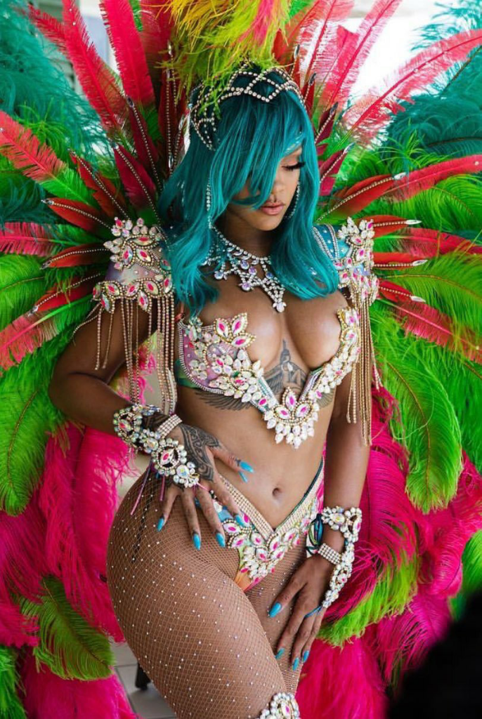 Rihanna Tampil Superseksi dalam Balutan Bikini S.....