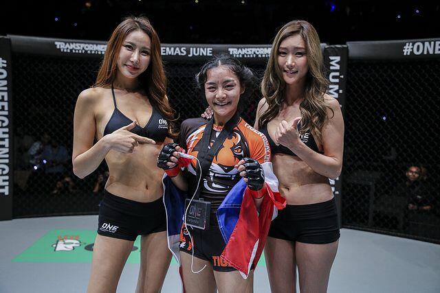 Dihajar Lawan, Wajah Cantik Atlet MMA Thailand Berubah Drastis