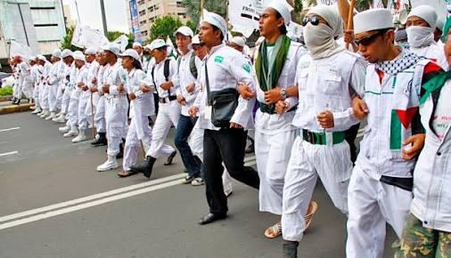 Dari Mekkah, Rizieq Serukan Umat Islam Proses Hukum Victor!