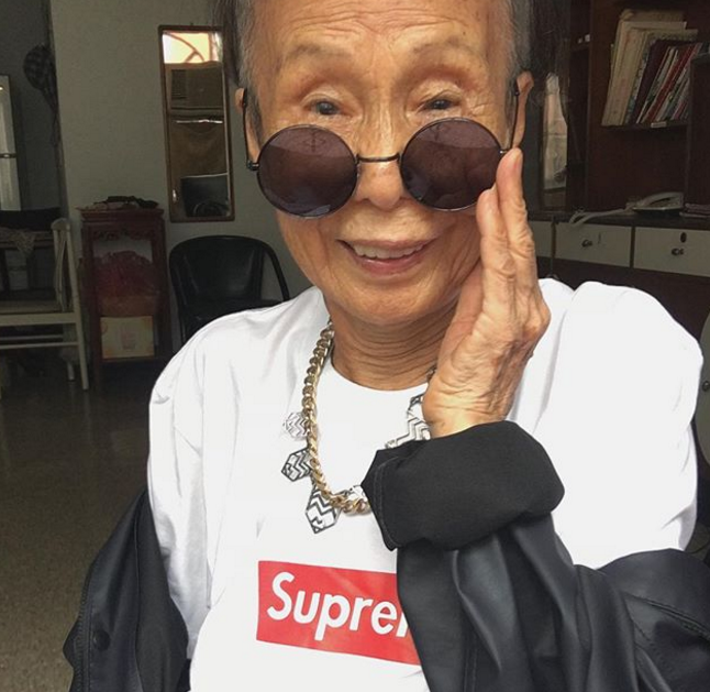 Penampilan Nenek 88 Tahun Ini Bikin Heboh Netizen 