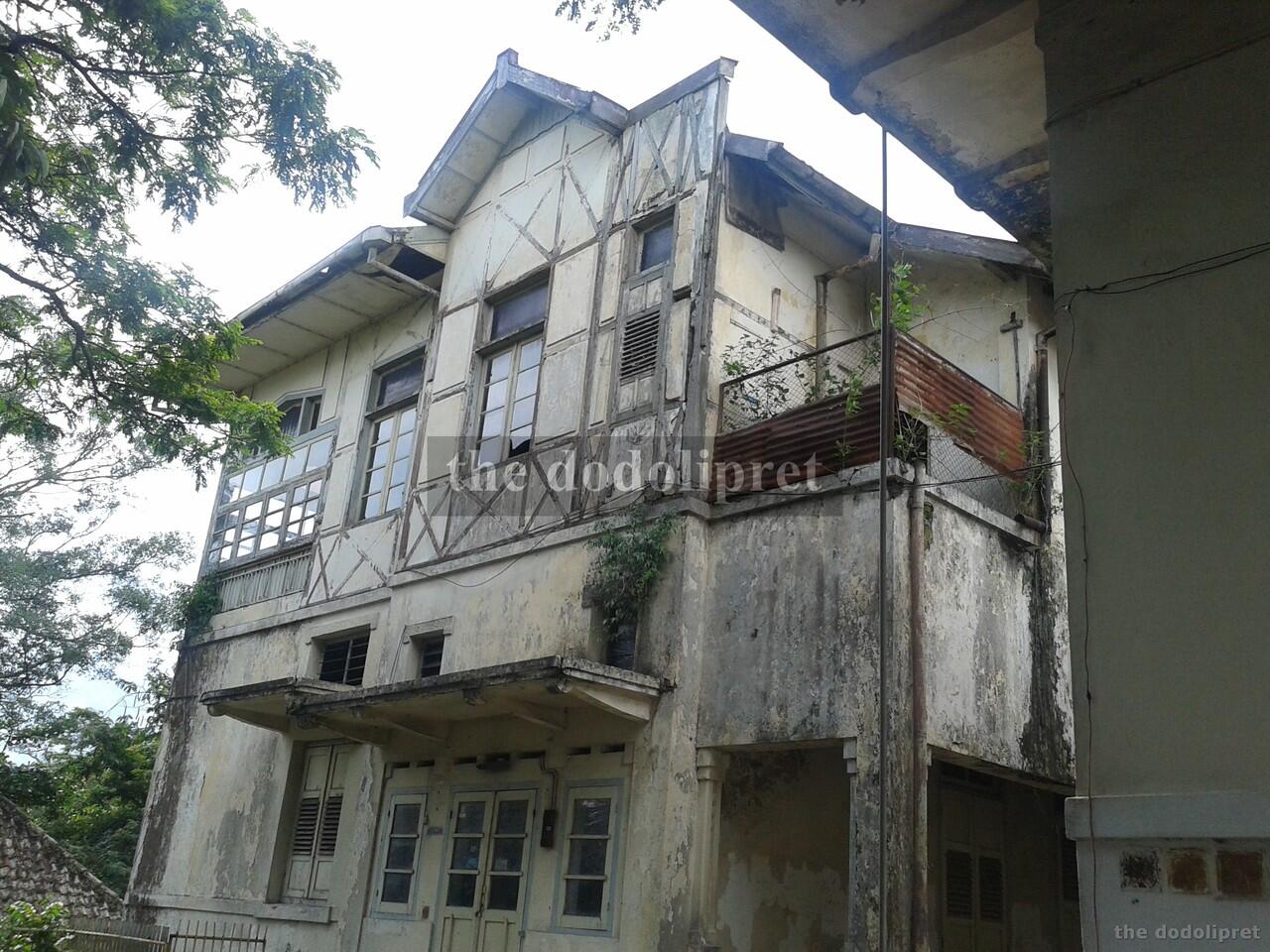 Kumpulan Foto Bangunan Bangunan Terbengkalai Di Kota Malang