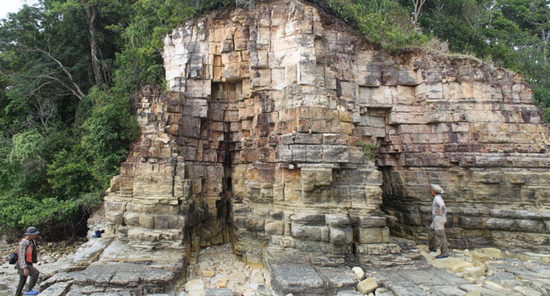 Candi Candi Buatan Alam di indonesia