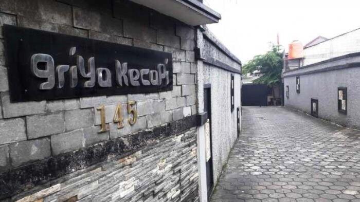Marcello Tahitoe Sering Naik Vespa Bersama Wanita di Sekitar Rumah