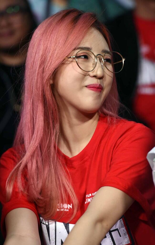 Han Yoo Ra, Youtuber Cantik Asal Korea