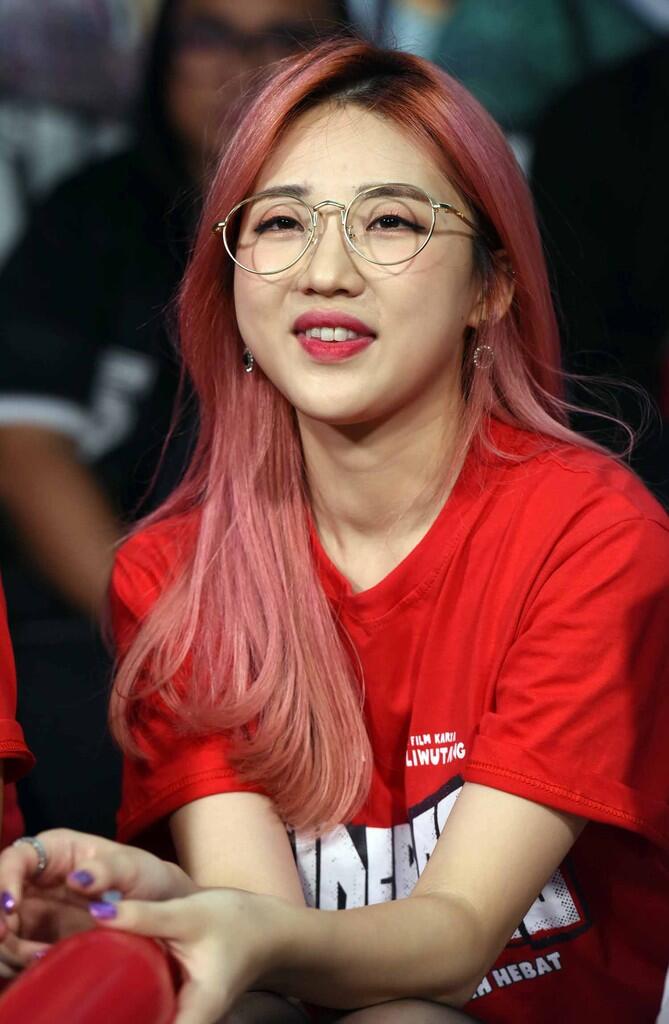 Han Yoo Ra, Youtuber Cantik Asal Korea