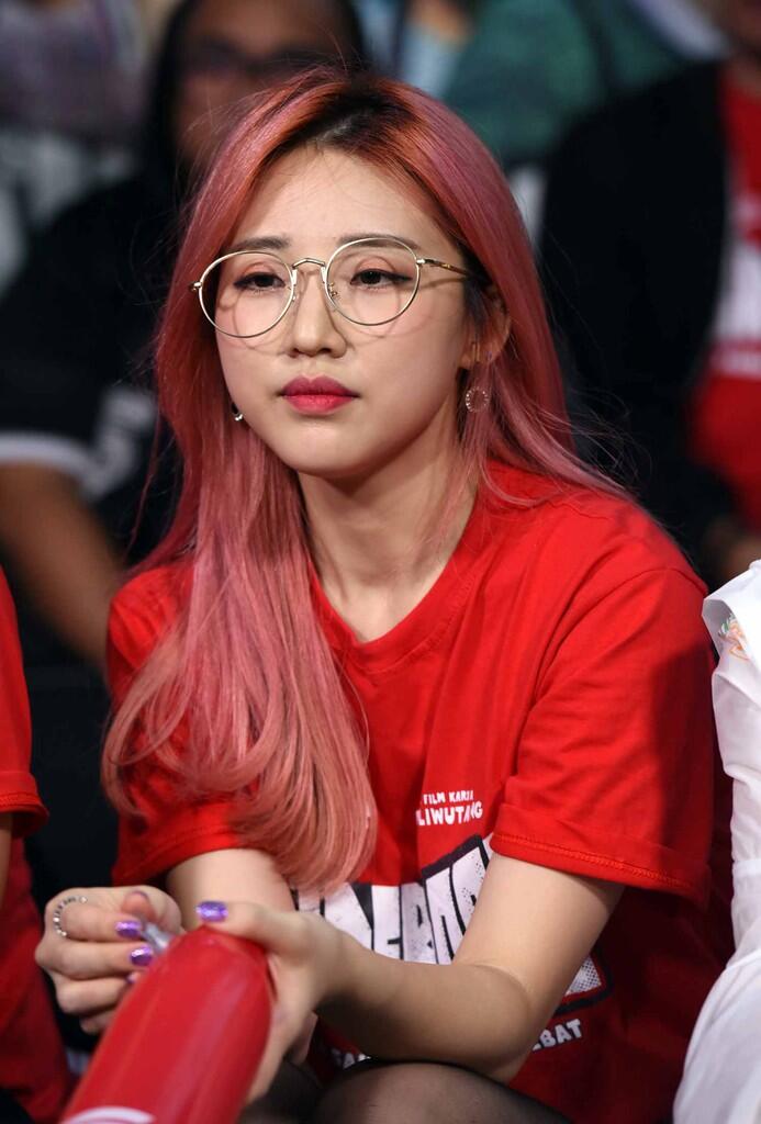 Han Yoo Ra, Youtuber Cantik Asal Korea