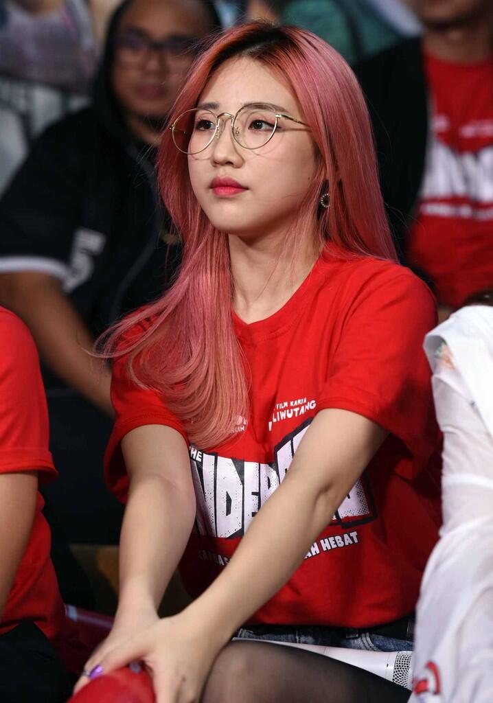 Han Yoo Ra, Youtuber Cantik Asal Korea